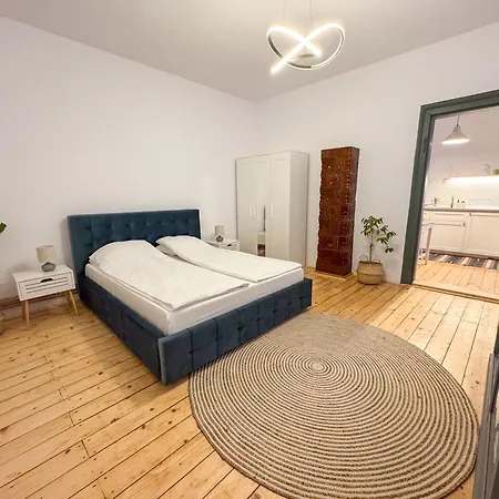 Gladiola Yard Apartment
